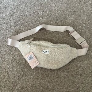 Wilo Cream Fleece Belt Bag